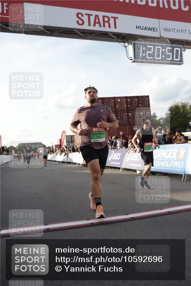 03.10.2026 - Köhlbrandbrückenlauf Yannick Fuchs http://msf.ph/oto/10592696 03.10.2026 16:20:51 Ziel 7519, 8250, 8727, 8930, 9226, 9501 meine-sportfotos.de