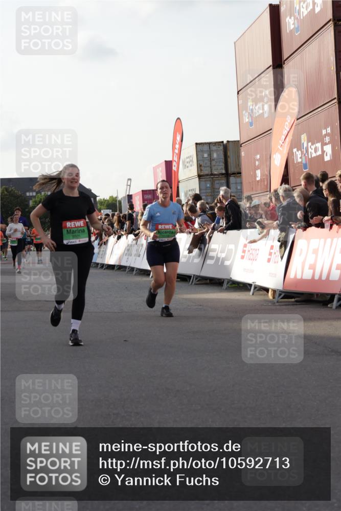 03.10.2026 - Köhlbrandbrückenlauf Yannick Fuchs http://msf.ph/oto/10592713 03.10.2026 16:20:53 Ziel 7336, 7519, 8250, 8364, 8581, 8727, 8930, 9226, 9501 meine-sportfotos.de