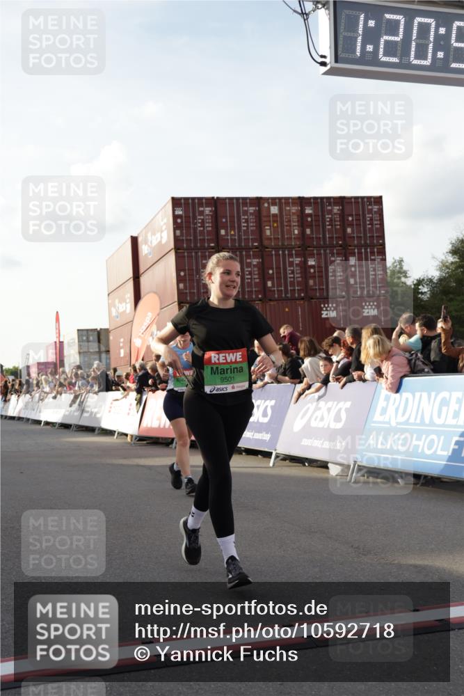 03.10.2026 - Köhlbrandbrückenlauf Yannick Fuchs http://msf.ph/oto/10592718 03.10.2026 16:20:55 Ziel 7336, 7519, 8250, 8364, 8581, 8727, 9226, 9501 meine-sportfotos.de