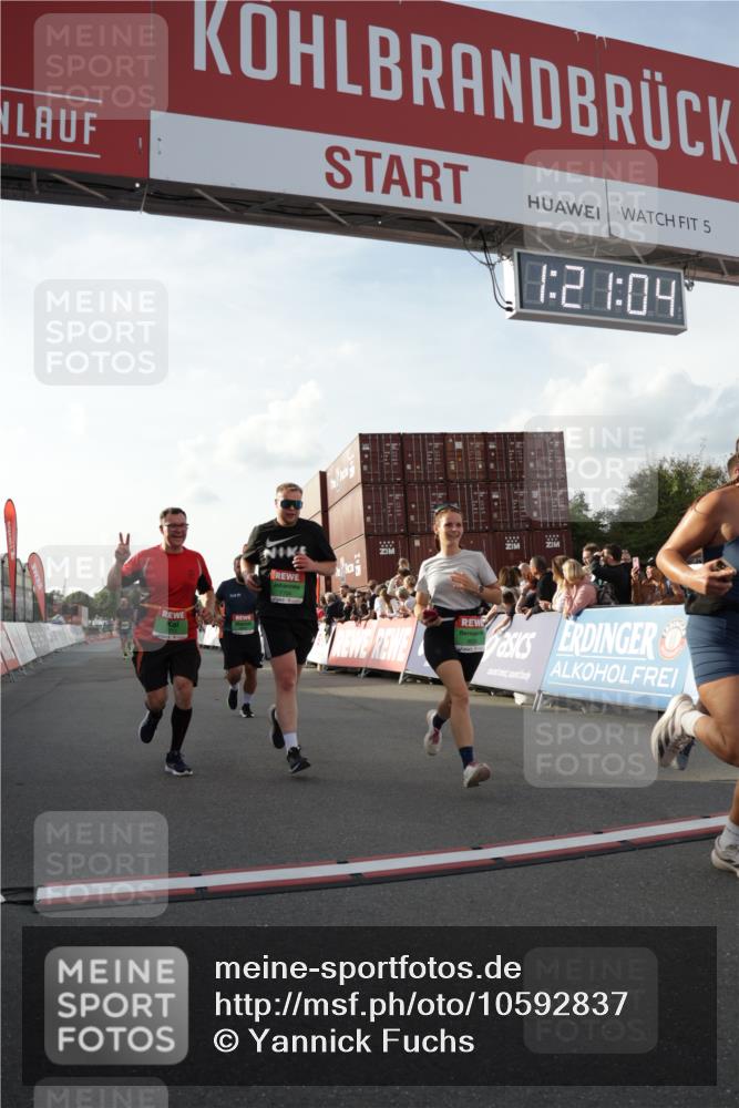 03.10.2026 - Köhlbrandbrückenlauf Yannick Fuchs http://msf.ph/oto/10592837 03.10.2026 16:21:05 Ziel 7245, 7336, 7448, 7704, 7711, 7791, 8364, 8564, 8565, 8581, 8948, 8949, 9173, 9593 meine-sportfotos.de