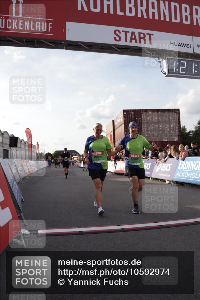 03.10.2026 - Köhlbrandbrückenlauf Yannick Fuchs http://msf.ph/oto/10592974 03.10.2026 16:21:17 Ziel 7245, 7301, 7302, 7341, 7773, 8535, 8812, 8821, 9188 meine-sportfotos.de