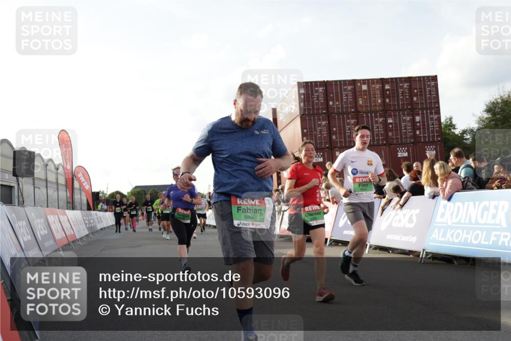 03.10.2026 - Köhlbrandbrückenlauf Yannick Fuchs http://msf.ph/oto/10593096 03.10.2026 16:21:34 Ziel 7097, 7439, 7469, 7470, 7734, 7735, 7738, 8015, 8110, 8490, 8546, 8728, 8806, 8842, 8845, 8860, 8895, 9203, 9394, 9689 meine-sportfotos.de