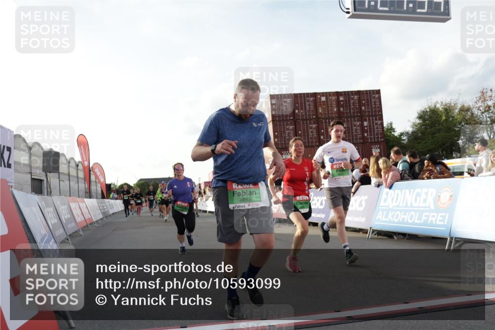 03.10.2026 - Köhlbrandbrückenlauf Yannick Fuchs http://msf.ph/oto/10593099 03.10.2026 16:21:35 Ziel 7097, 7439, 7469, 7470, 7734, 7735, 7738, 8110, 8490, 8728, 8842, 8845, 8860, 8895, 9000, 9201, 9203, 9394, 9689, 9739 meine-sportfotos.de