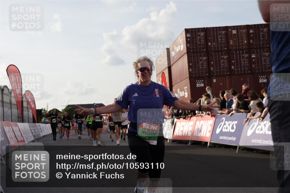 03.10.2026 - Köhlbrandbrückenlauf Yannick Fuchs http://msf.ph/oto/10593110 03.10.2026 16:21:36 Ziel 4108, 7079, 7097, 7439, 7469, 7470, 7734, 7735, 7738, 8110, 8490, 8728, 8842, 8845, 8860, 8895, 9000, 9201, 9203, 9394, 9689, 9739, 9740 meine-sportfotos.de
