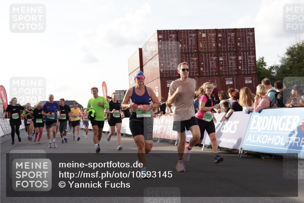 03.10.2026 - Köhlbrandbrückenlauf Yannick Fuchs http://msf.ph/oto/10593145 03.10.2026 16:21:39 Ziel 4108, 7079, 7097, 7439, 7734, 7735, 7738, 8110, 8490, 8708, 8728, 8842, 8845, 8860, 8895, 9000, 9201, 9203, 9233, 9327, 9394, 9689, 9739, 9740 meine-sportfotos.de