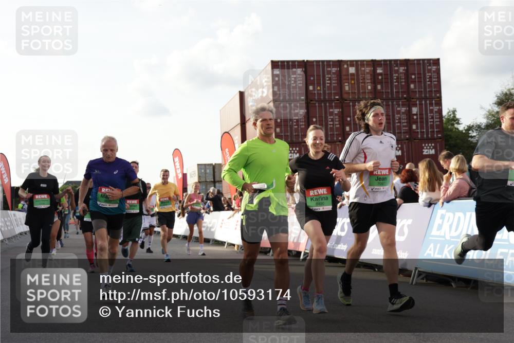03.10.2026 - Köhlbrandbrückenlauf Yannick Fuchs http://msf.ph/oto/10593174 03.10.2026 16:21:41 Ziel 4108, 7079, 7097, 7439, 7734, 7735, 7738, 8110, 8399, 8407, 8490, 8708, 8728, 8845, 8860, 8899, 9000, 9201, 9203, 9233, 9327, 9689, 9739, 9740 meine-sportfotos.de