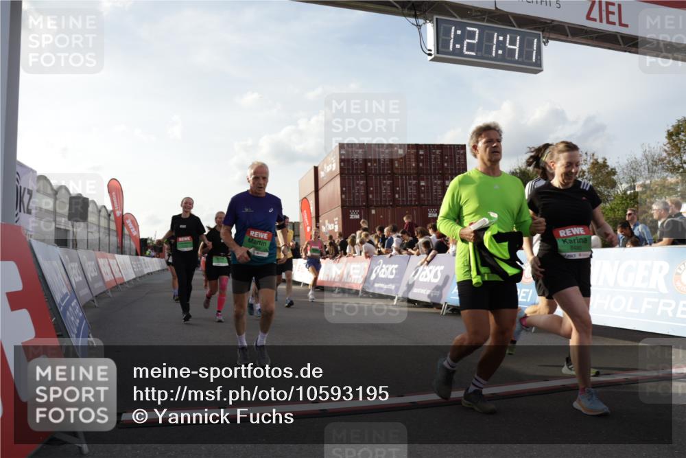 03.10.2026 - Köhlbrandbrückenlauf Yannick Fuchs http://msf.ph/oto/10593195 03.10.2026 16:21:42 Ziel 4108, 7079, 7097, 7439, 7734, 7735, 7738, 8110, 8399, 8407, 8490, 8708, 8845, 8860, 8899, 9000, 9201, 9203, 9233, 9327, 9689, 9699, 9739, 9740 meine-sportfotos.de