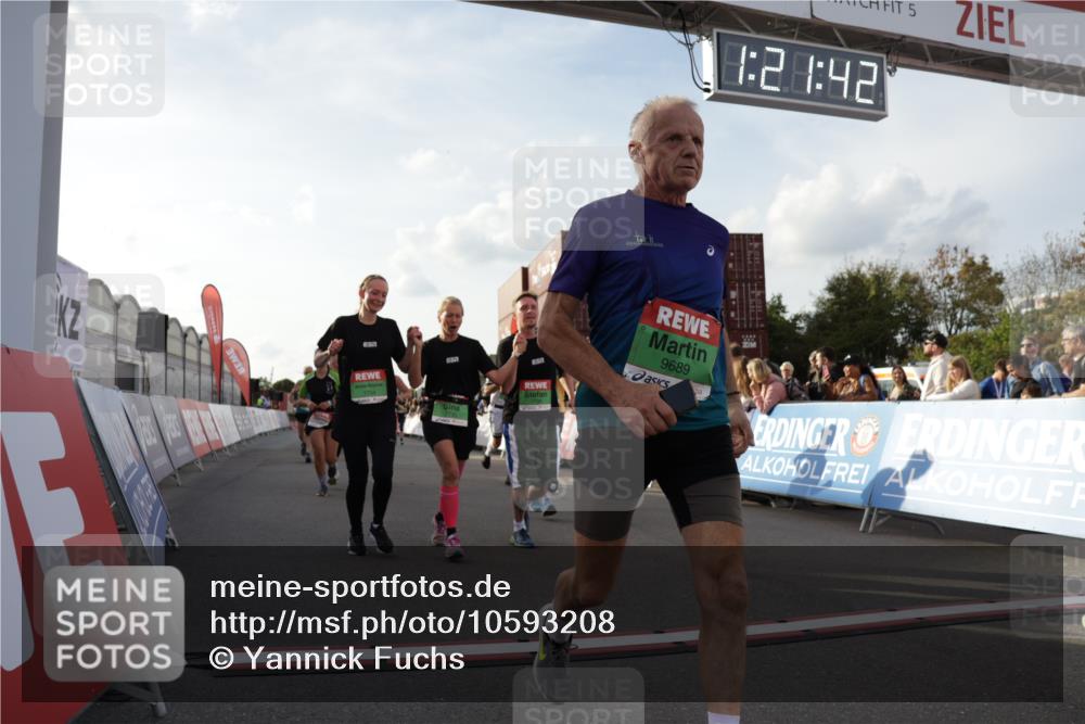 03.10.2026 - Köhlbrandbrückenlauf Yannick Fuchs http://msf.ph/oto/10593208 03.10.2026 16:21:43 Ziel 4108, 7079, 7097, 7439, 7734, 7735, 7738, 8110, 8399, 8407, 8490, 8708, 8845, 8860, 8899, 9000, 9201, 9203, 9233, 9327, 9689, 9699, 9739, 9740 meine-sportfotos.de