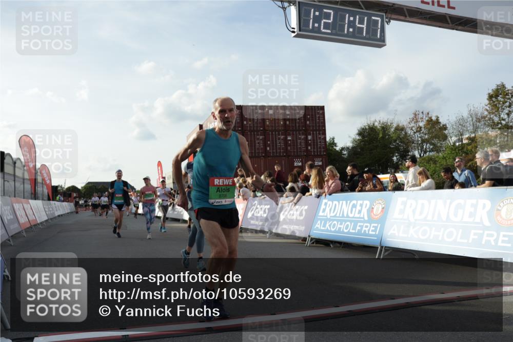 03.10.2026 - Köhlbrandbrückenlauf Yannick Fuchs http://msf.ph/oto/10593269 03.10.2026 16:21:48 Ziel 4108, 7079, 7432, 7435, 7735, 7738, 8399, 8407, 8580, 8708, 8899, 9000, 9079, 9201, 9227, 9233, 9261, 9301, 9327, 9699, 9739, 9740 meine-sportfotos.de