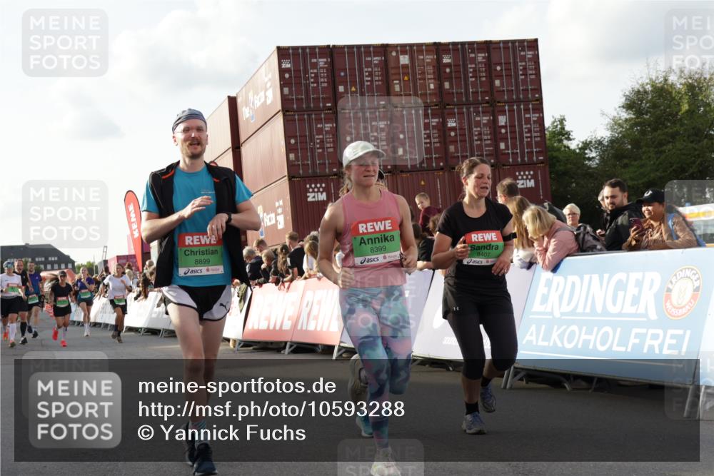 03.10.2026 - Köhlbrandbrückenlauf Yannick Fuchs http://msf.ph/oto/10593288 03.10.2026 16:21:50 Ziel 4108, 7079, 7252, 7432, 7435, 8399, 8407, 8580, 8708, 8878, 8899, 9079, 9227, 9233, 9261, 9301, 9327, 9699, 9740 meine-sportfotos.de