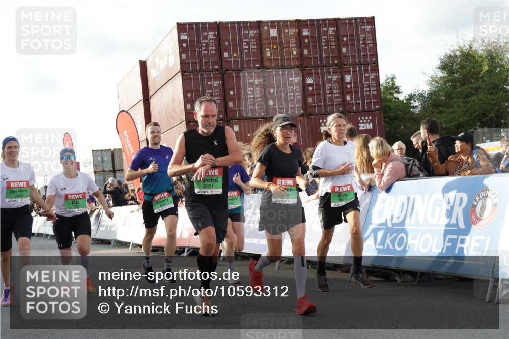 03.10.2026 - Köhlbrandbrückenlauf Yannick Fuchs http://msf.ph/oto/10593312 03.10.2026 16:21:55 Ziel 7028, 7151, 7218, 7252, 7432, 7435, 8399, 8407, 8580, 8609, 8878, 8899, 9079, 9147, 9227, 9261, 9301, 9473, 9699 meine-sportfotos.de