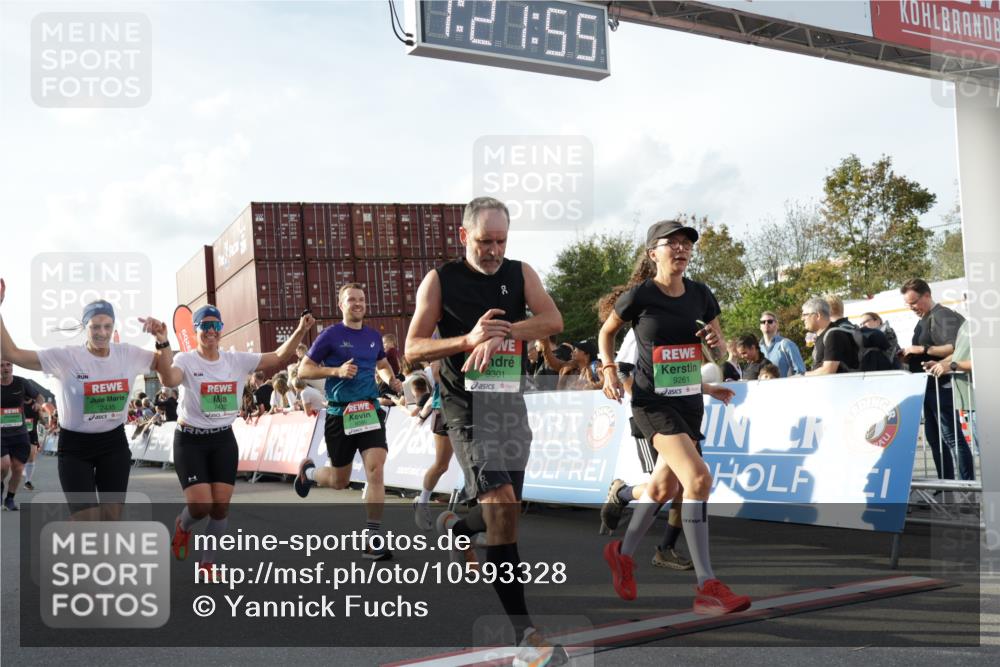 03.10.2026 - Köhlbrandbrückenlauf Yannick Fuchs http://msf.ph/oto/10593328 03.10.2026 16:21:56 Ziel 7028, 7151, 7218, 7252, 7432, 7435, 8580, 8609, 8878, 9079, 9147, 9227, 9261, 9301, 9473, 9699 meine-sportfotos.de