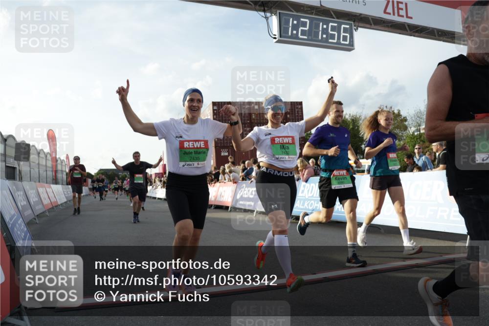 03.10.2026 - Köhlbrandbrückenlauf Yannick Fuchs http://msf.ph/oto/10593342 03.10.2026 16:21:57 Ziel 7028, 7151, 7218, 7252, 7432, 7435, 7651, 8580, 8609, 8878, 9079, 9147, 9227, 9261, 9301, 9473 meine-sportfotos.de