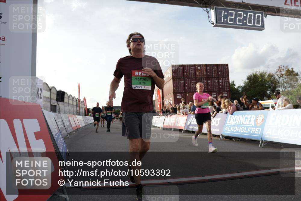 03.10.2026 - Köhlbrandbrückenlauf Yannick Fuchs http://msf.ph/oto/10593392 03.10.2026 16:22:00 Ziel 7028, 7151, 7218, 7252, 7432, 7435, 7487, 7651, 7834, 8580, 8591, 8609, 8878, 9079, 9095, 9147, 9227, 9261, 9301, 9309, 9310, 9473 meine-sportfotos.de