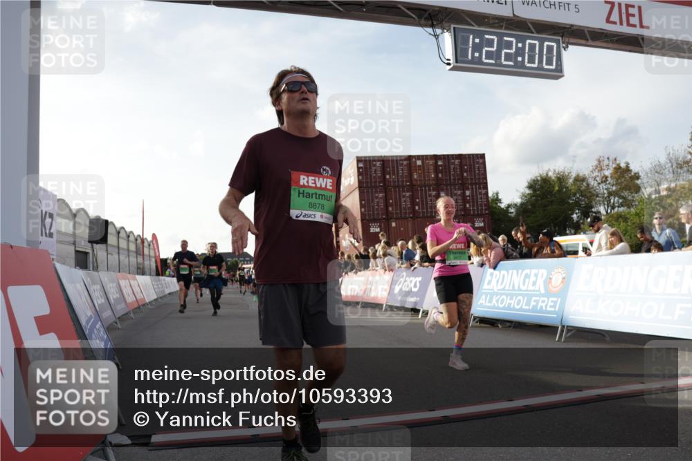 03.10.2026 - Köhlbrandbrückenlauf Yannick Fuchs http://msf.ph/oto/10593393 03.10.2026 16:22:01 Ziel 7028, 7134, 7151, 7218, 7252, 7432, 7435, 7487, 7651, 7834, 7926, 8580, 8591, 8609, 8878, 9079, 9095, 9147, 9227, 9301, 9309, 9310, 9473 meine-sportfotos.de