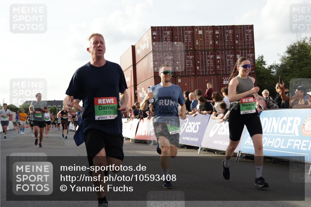 03.10.2026 - Köhlbrandbrückenlauf Yannick Fuchs http://msf.ph/oto/10593408 03.10.2026 16:22:03 Ziel 7028, 7134, 7151, 7156, 7218, 7252, 7487, 7651, 7834, 7926, 8591, 8609, 8695, 8878, 9095, 9147, 9309, 9310, 9392, 9473, 9691 meine-sportfotos.de