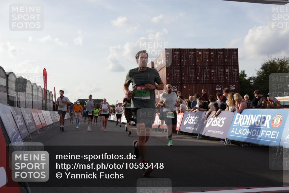 03.10.2026 - Köhlbrandbrückenlauf Yannick Fuchs http://msf.ph/oto/10593448 03.10.2026 16:22:06 Ziel 7134, 7151, 7156, 7200, 7201, 7218, 7487, 7651, 7834, 7926, 8436, 8591, 8609, 8695, 9014, 9095, 9147, 9307, 9309, 9310, 9392, 9473, 9474, 9691 meine-sportfotos.de