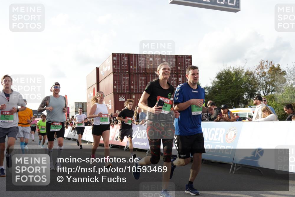 03.10.2026 - Köhlbrandbrückenlauf Yannick Fuchs http://msf.ph/oto/10593469 03.10.2026 16:22:09 Ziel 7134, 7140, 7156, 7200, 7201, 7485, 7487, 7651, 7834, 7926, 8436, 8591, 8695, 9014, 9015, 9095, 9307, 9309, 9310, 9346, 9392, 9474, 9691 meine-sportfotos.de