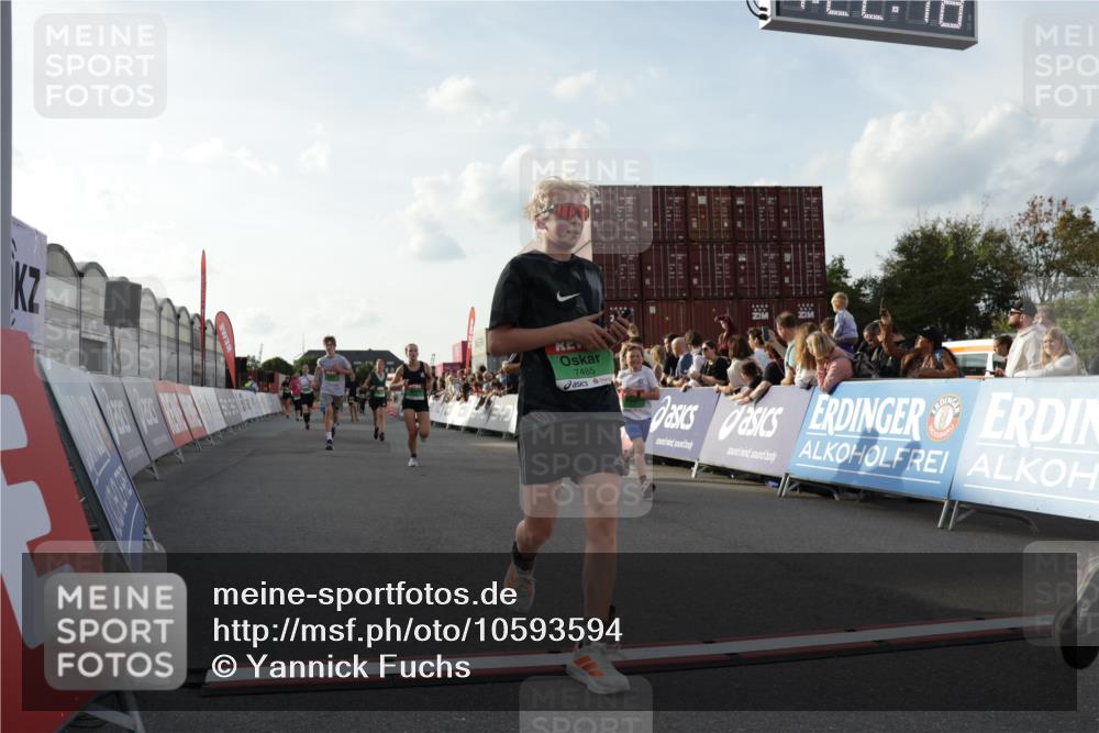 03.10.2026 - Köhlbrandbrückenlauf Yannick Fuchs http://msf.ph/oto/10593594 03.10.2026 16:22:19 Ziel 7140, 7141, 7200, 7201, 7229, 7485, 7486, 7890, 7891, 7944, 8436, 8474, 9014, 9015, 9021, 9245, 9346 meine-sportfotos.de