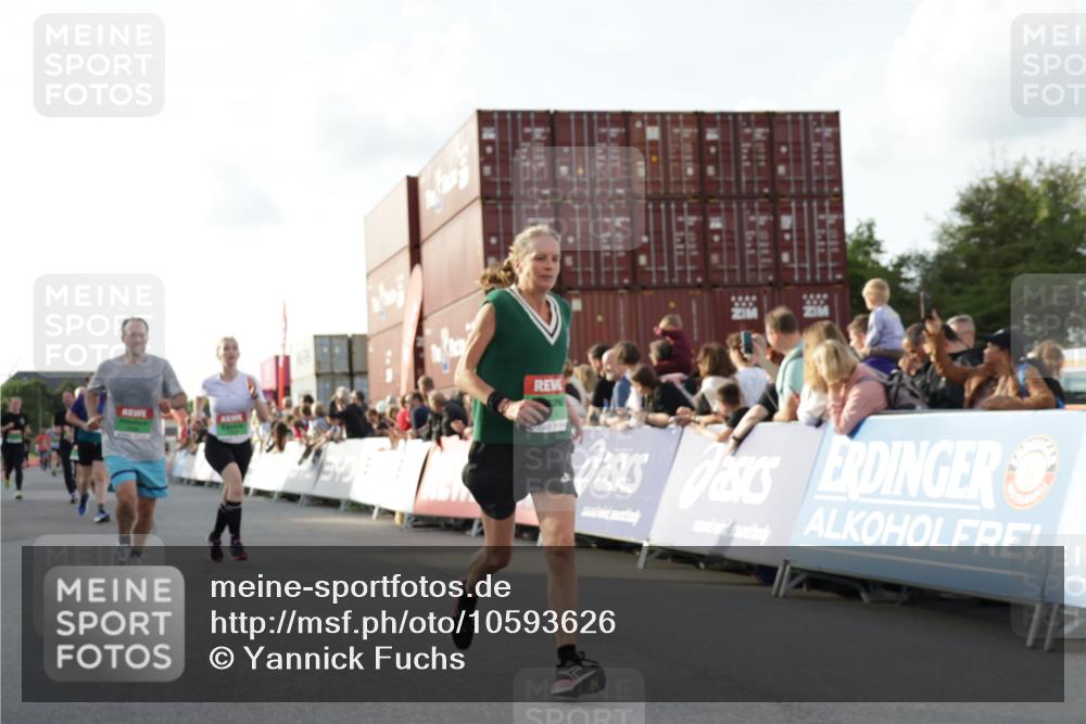 03.10.2026 - Köhlbrandbrückenlauf Yannick Fuchs http://msf.ph/oto/10593626 03.10.2026 16:22:23 Ziel 7141, 7229, 7485, 7486, 7819, 7890, 7891, 7944, 8474, 8504, 8639, 8983, 9021, 9245, 9346, 9347 meine-sportfotos.de