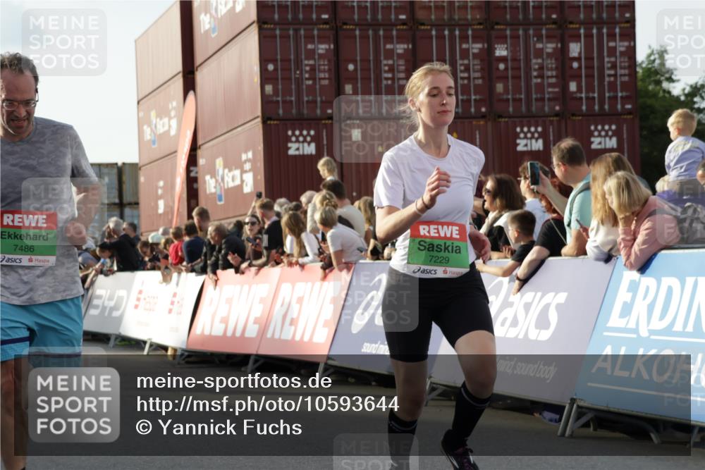 03.10.2026 - Köhlbrandbrückenlauf Yannick Fuchs http://msf.ph/oto/10593644 03.10.2026 16:22:24 Ziel 7141, 7229, 7486, 7819, 7890, 7891, 7944, 8474, 8504, 8639, 8983, 9021, 9245, 9347 meine-sportfotos.de