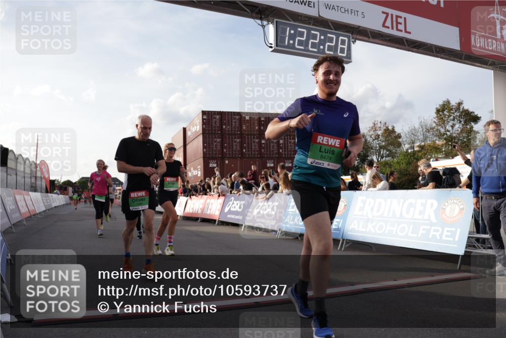 03.10.2026 - Köhlbrandbrückenlauf Yannick Fuchs http://msf.ph/oto/10593737 03.10.2026 16:22:29 Ziel 7229, 7486, 7793, 7819, 7890, 8474, 8504, 8639, 8983, 9178, 9347 meine-sportfotos.de