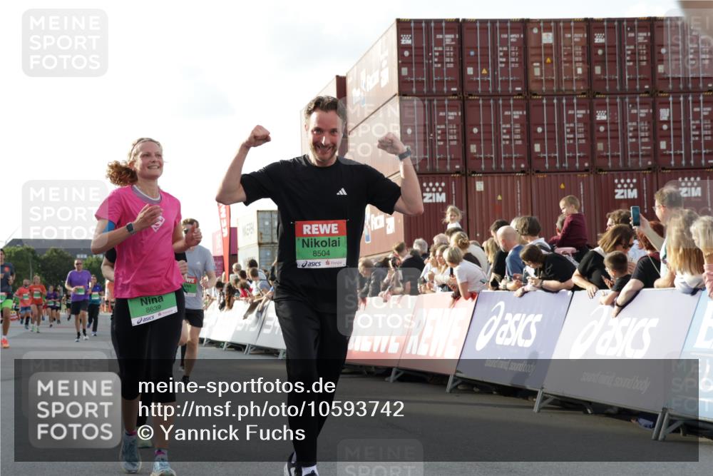 03.10.2026 - Köhlbrandbrückenlauf Yannick Fuchs http://msf.ph/oto/10593742 03.10.2026 16:22:30 Ziel 7163, 7229, 7486, 7793, 7819, 7890, 8474, 8504, 8639, 8983, 9178, 9347 meine-sportfotos.de