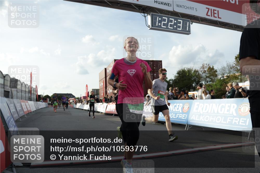 03.10.2026 - Köhlbrandbrückenlauf Yannick Fuchs http://msf.ph/oto/10593776 03.10.2026 16:22:32 Ziel 7163, 7793, 7819, 7890, 7945, 8414, 8474, 8504, 8639, 8983, 9178, 9347, 9386 meine-sportfotos.de