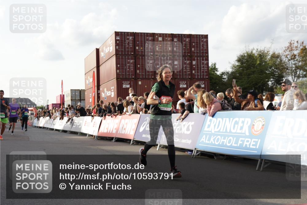 03.10.2026 - Köhlbrandbrückenlauf Yannick Fuchs http://msf.ph/oto/10593791 03.10.2026 16:22:33 Ziel 7163, 7793, 7819, 7890, 7945, 8414, 8474, 8504, 8639, 8983, 9178, 9347, 9386 meine-sportfotos.de