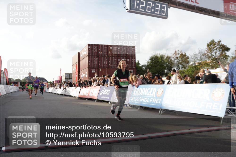 03.10.2026 - Köhlbrandbrückenlauf Yannick Fuchs http://msf.ph/oto/10593795 03.10.2026 16:22:34 Ziel 7163, 7793, 7819, 7945, 8414, 8504, 8639, 8983, 9178, 9347, 9386 meine-sportfotos.de