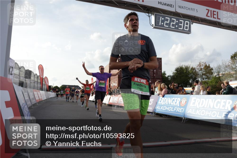03.10.2026 - Köhlbrandbrückenlauf Yannick Fuchs http://msf.ph/oto/10593825 03.10.2026 16:22:39 Ziel 7163, 7530, 7793, 7945, 8414, 8991, 9178, 9386, 9832, 9834 meine-sportfotos.de