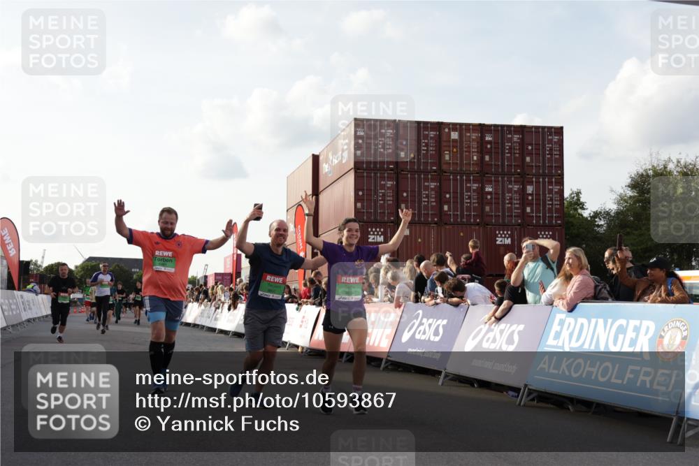 03.10.2026 - Köhlbrandbrückenlauf Yannick Fuchs http://msf.ph/oto/10593867 03.10.2026 16:22:43 Ziel 7163, 7530, 7793, 7945, 8414, 8991, 9386, 9487, 9546, 9562, 9789, 9832, 9834 meine-sportfotos.de