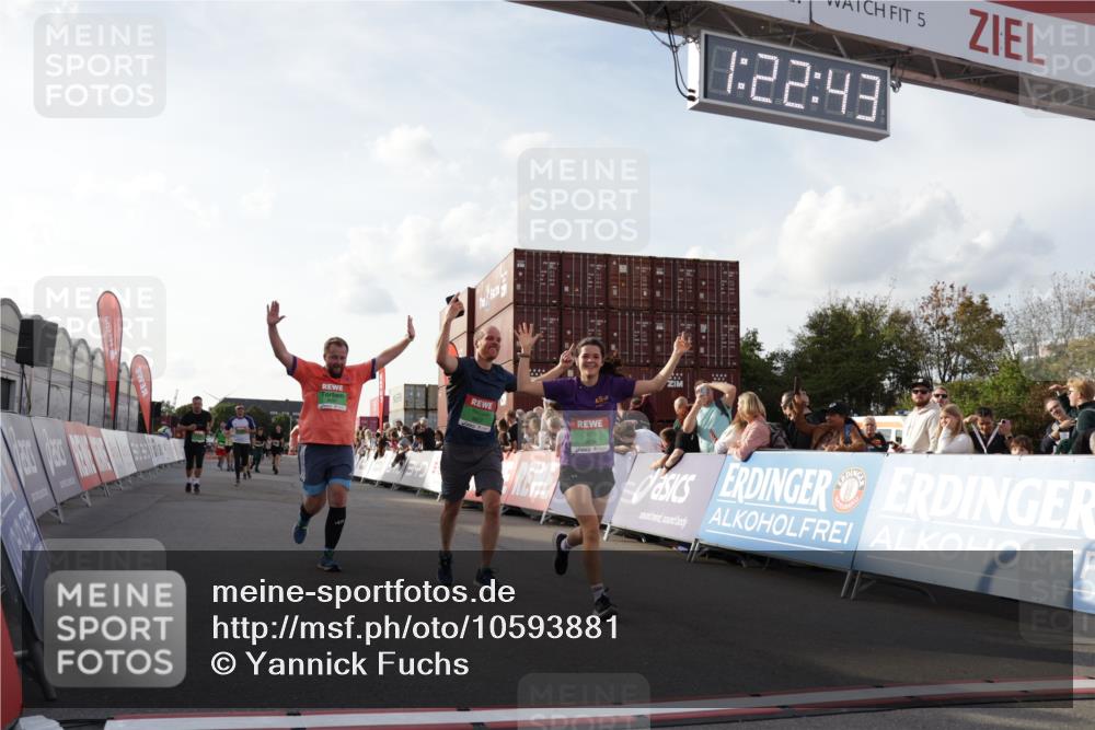 03.10.2026 - Köhlbrandbrückenlauf Yannick Fuchs http://msf.ph/oto/10593881 03.10.2026 16:22:44 Ziel 7163, 7530, 7945, 8414, 8991, 9386, 9402, 9487, 9546, 9562, 9789, 9832, 9834 meine-sportfotos.de