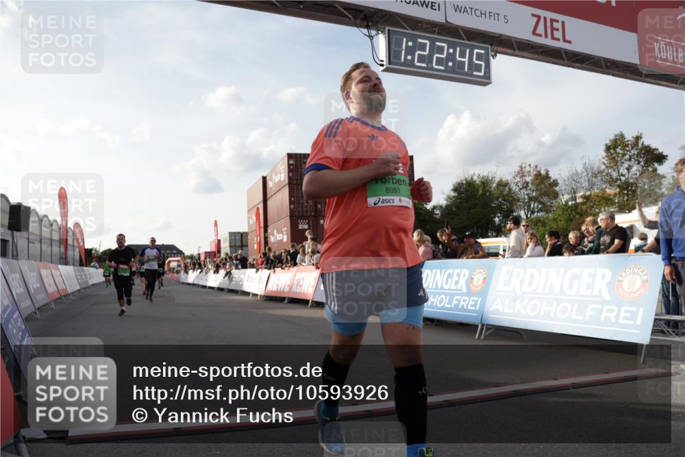 03.10.2026 - Köhlbrandbrückenlauf Yannick Fuchs http://msf.ph/oto/10593926 03.10.2026 16:22:46 Ziel 7530, 7945, 7988, 7992, 8414, 8991, 9402, 9487, 9546, 9562, 9789, 9832, 9834 meine-sportfotos.de