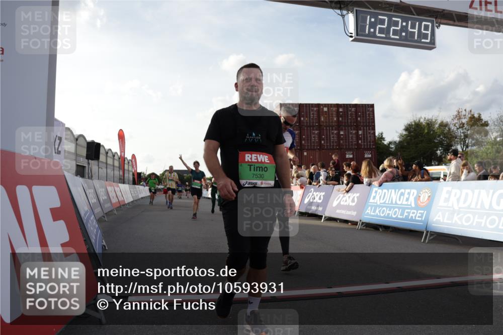 03.10.2026 - Köhlbrandbrückenlauf Yannick Fuchs http://msf.ph/oto/10593931 03.10.2026 16:22:49 Ziel 7530, 7988, 7992, 8991, 9402, 9487, 9546, 9562, 9789, 9832, 9834 meine-sportfotos.de