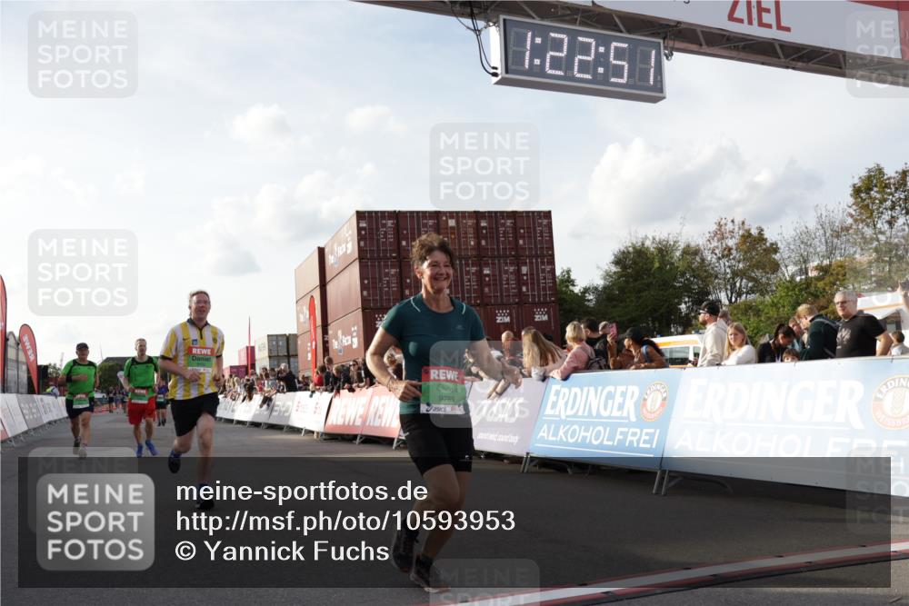03.10.2026 - Köhlbrandbrückenlauf Yannick Fuchs http://msf.ph/oto/10593953 03.10.2026 16:22:52 Ziel 7530, 7988, 7992, 8701, 9402, 9487, 9546, 9562, 9789 meine-sportfotos.de
