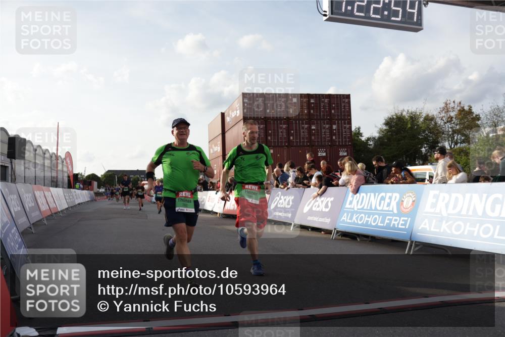 03.10.2026 - Köhlbrandbrückenlauf Yannick Fuchs http://msf.ph/oto/10593964 03.10.2026 16:22:55 Ziel 7988, 7992, 8345, 8419, 8701, 9402, 9546, 9562, 9789 meine-sportfotos.de