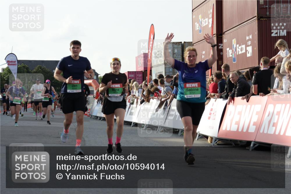 03.10.2026 - Köhlbrandbrückenlauf Yannick Fuchs http://msf.ph/oto/10594014 03.10.2026 16:22:59 Ziel 7988, 7992, 8210, 8345, 8419, 8701, 8793, 8912, 9561, 9654 meine-sportfotos.de
