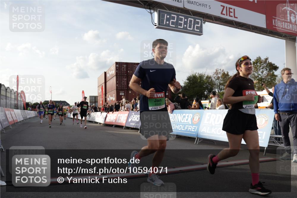 03.10.2026 - Köhlbrandbrückenlauf Yannick Fuchs http://msf.ph/oto/10594071 03.10.2026 16:23:03 Ziel 8210, 8345, 8419, 8424, 8425, 8701, 8793, 8912, 9435, 9561, 9654, 9719 meine-sportfotos.de