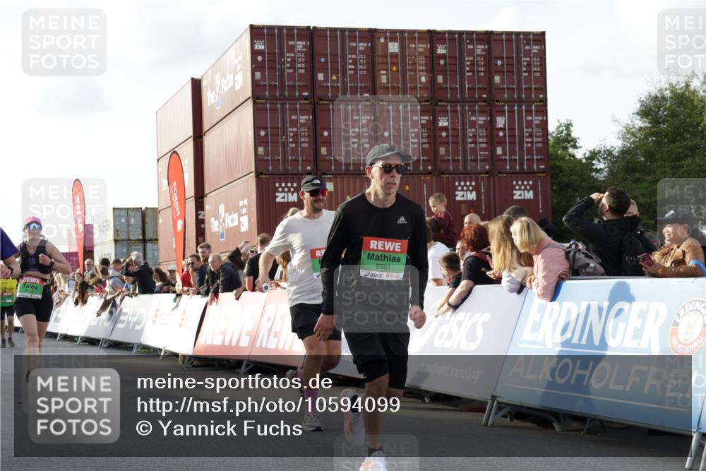 03.10.2026 - Köhlbrandbrückenlauf Yannick Fuchs http://msf.ph/oto/10594099 03.10.2026 16:23:05 Ziel 8210, 8345, 8419, 8424, 8425, 8536, 8579, 8701, 8793, 8912, 8934, 9435, 9561, 9654, 9719, 9747 meine-sportfotos.de