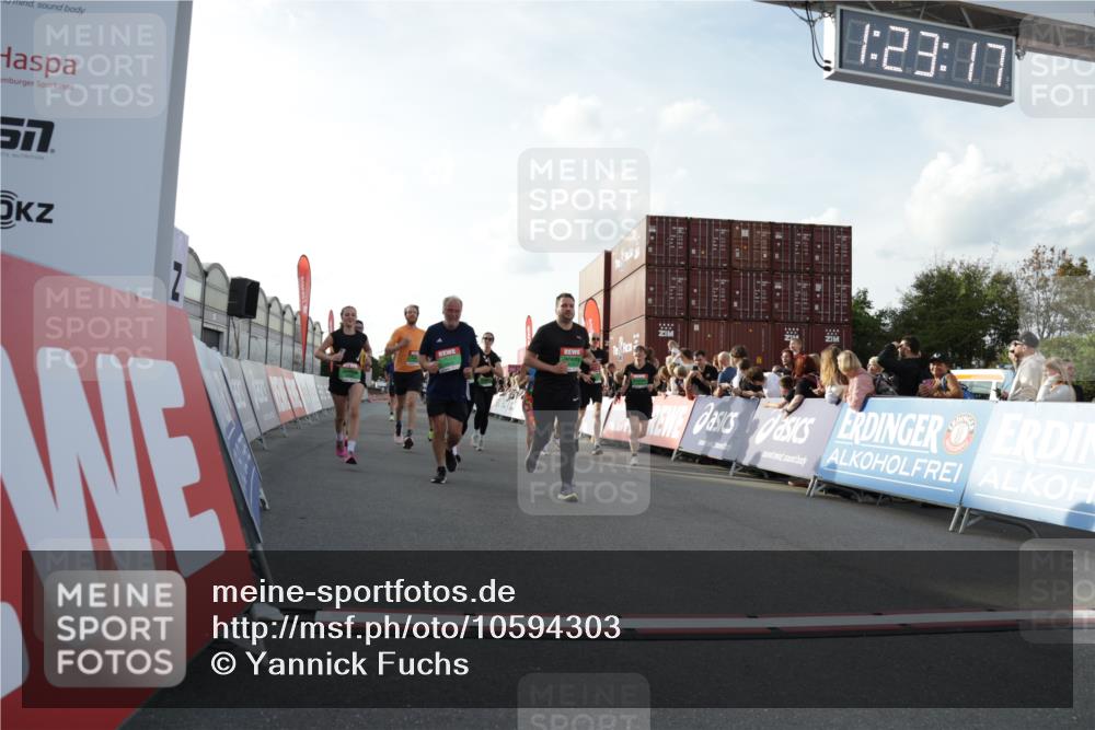03.10.2026 - Köhlbrandbrückenlauf Yannick Fuchs http://msf.ph/oto/10594303 03.10.2026 16:23:18 Ziel 7481, 7576, 8130, 8536, 8568, 8579, 8625, 8681, 8759, 8769, 8792, 8838, 8853, 8854, 8934, 9112, 9287, 9452, 9512, 9582, 9681, 9747, 9839 meine-sportfotos.de