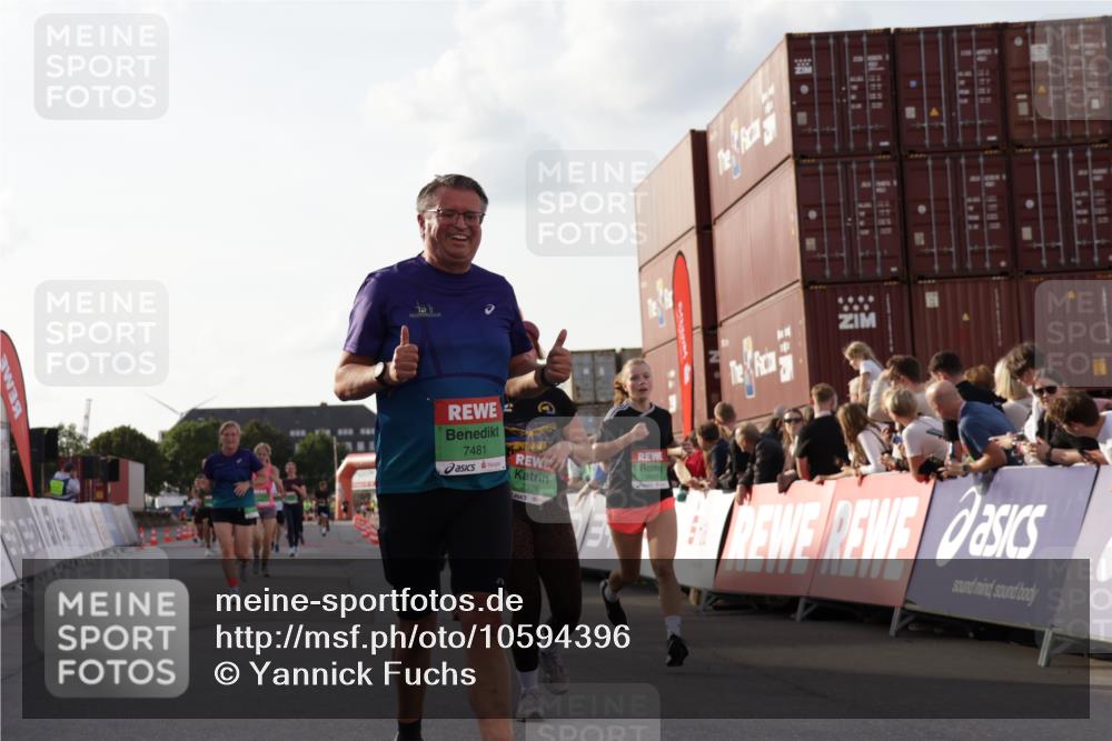 03.10.2026 - Köhlbrandbrückenlauf Yannick Fuchs http://msf.ph/oto/10594396 03.10.2026 16:23:24 Ziel 7481, 7576, 8130, 8562, 8568, 8625, 8698, 8769, 8792, 8838, 8853, 8854, 9112, 9287, 9512, 9582, 9681, 9839 meine-sportfotos.de
