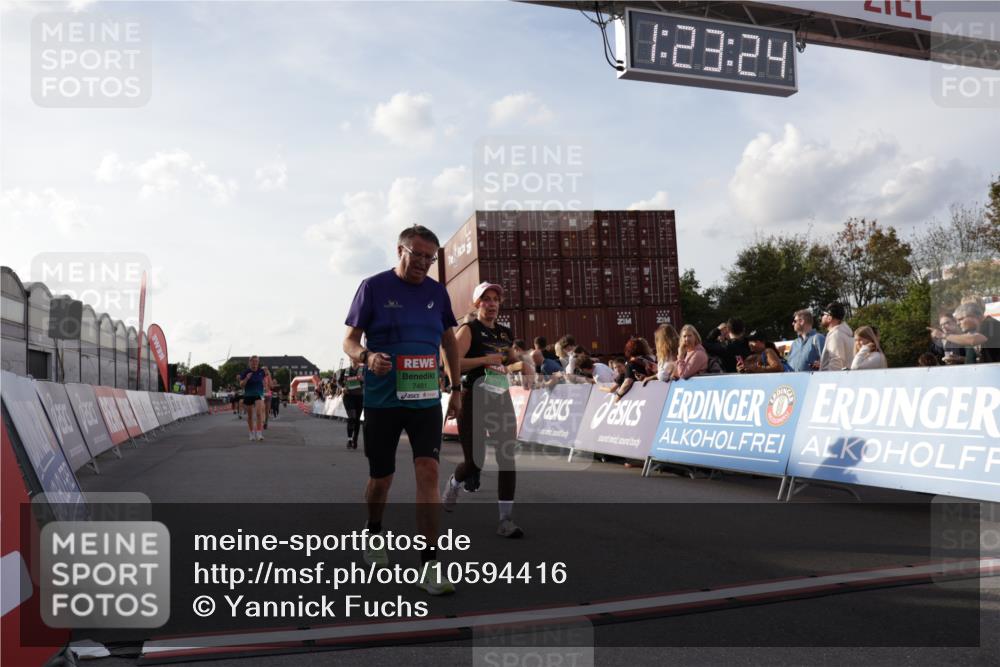 03.10.2026 - Köhlbrandbrückenlauf Yannick Fuchs http://msf.ph/oto/10594416 03.10.2026 16:23:25 Ziel 7137, 7481, 7576, 8130, 8562, 8625, 8698, 8769, 8792, 8838, 8854, 9112, 9287, 9681 meine-sportfotos.de