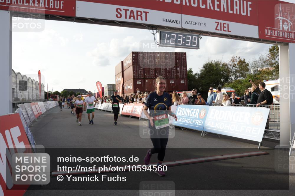 03.10.2026 - Köhlbrandbrückenlauf Yannick Fuchs http://msf.ph/oto/10594560 03.10.2026 16:23:40 Ziel 7090, 7287, 7342, 7553, 7652, 7894, 8507, 8596, 8926, 9121, 9152, 9317, 9328, 9464, 9801 meine-sportfotos.de