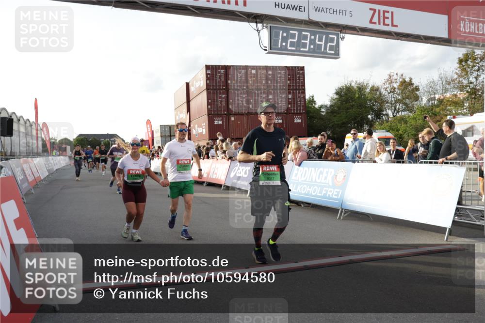 03.10.2026 - Köhlbrandbrückenlauf Yannick Fuchs http://msf.ph/oto/10594580 03.10.2026 16:23:42 Ziel 7090, 7287, 7342, 7553, 7652, 7894, 8507, 8596, 8926, 9065, 9152, 9317, 9328, 9464, 9801 meine-sportfotos.de