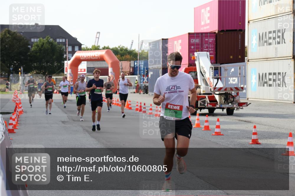03.10.2026 - Köhlbrandbrückenlauf Tim E. http://msf.ph/oto/10600805 03.10.2026 16:07:22 Ziel 7066, 7220, 7242, 7312, 7765, 7907, 8968, 9666, 9797, 9822 meine-sportfotos.de