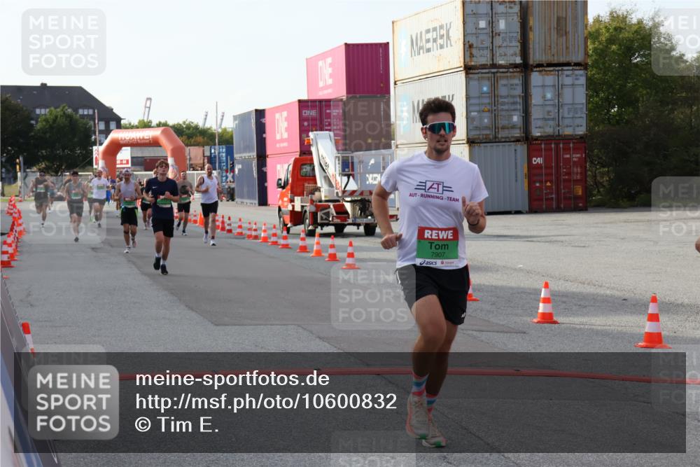 03.10.2026 - Köhlbrandbrückenlauf Tim E. http://msf.ph/oto/10600832 03.10.2026 16:07:23 Ziel 7066, 7220, 7242, 7312, 7765, 7907, 8968, 9666, 9797, 9822 meine-sportfotos.de