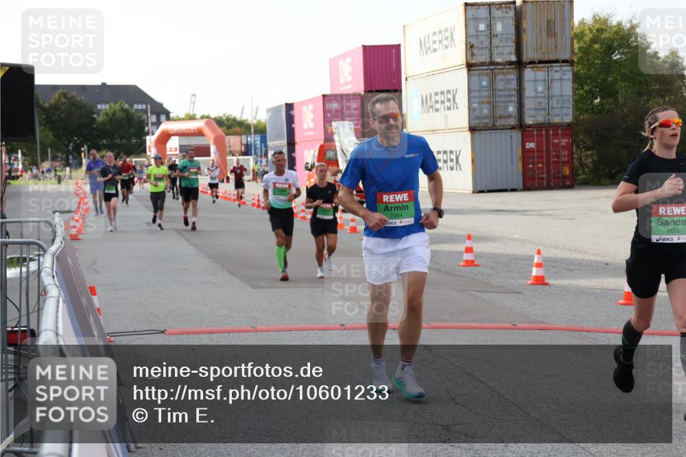 03.10.2026 - Köhlbrandbrückenlauf Tim E. http://msf.ph/oto/10601233 03.10.2026 16:07:57 Ziel 7047, 7048, 7049, 7364, 7583, 7921, 8172, 8479, 8668, 8794 meine-sportfotos.de