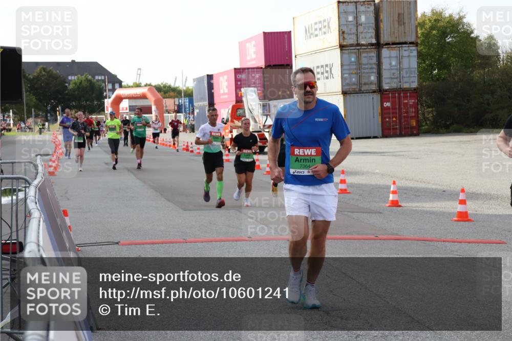 03.10.2026 - Köhlbrandbrückenlauf Tim E. http://msf.ph/oto/10601241 03.10.2026 16:07:58 Ziel 7047, 7048, 7049, 7364, 7583, 7921, 8172, 8479, 8668, 8794 meine-sportfotos.de