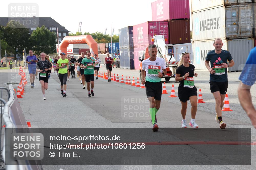 03.10.2026 - Köhlbrandbrückenlauf Tim E. http://msf.ph/oto/10601256 03.10.2026 16:07:59 Ziel 7047, 7048, 7049, 7364, 7583, 7921, 8306, 8479, 8668, 8794 meine-sportfotos.de